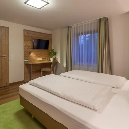 Gaestehaus Burgblick 住宿加早餐酒店 3*